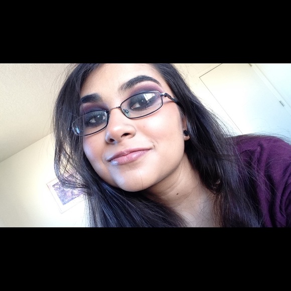 Meet your Posher, Alyssa - Picture 1 of 1